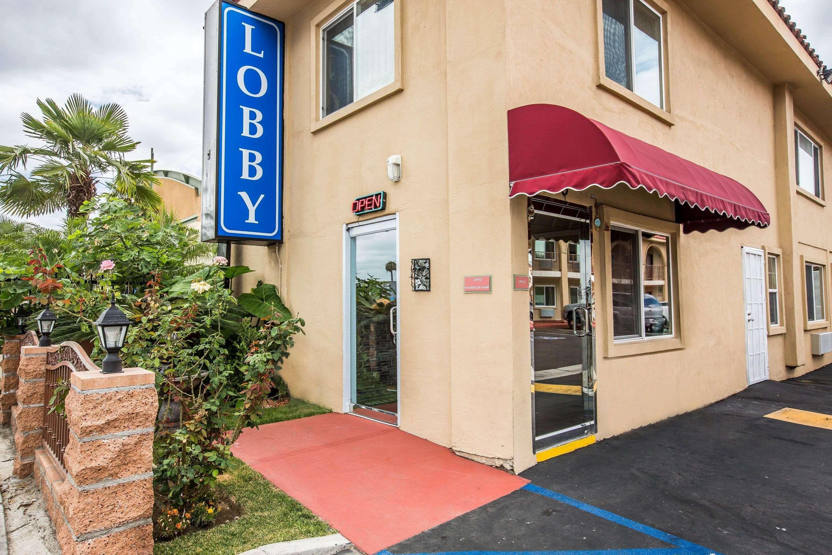 Rodeway Inn & Suites Bellflower Exteriör bild