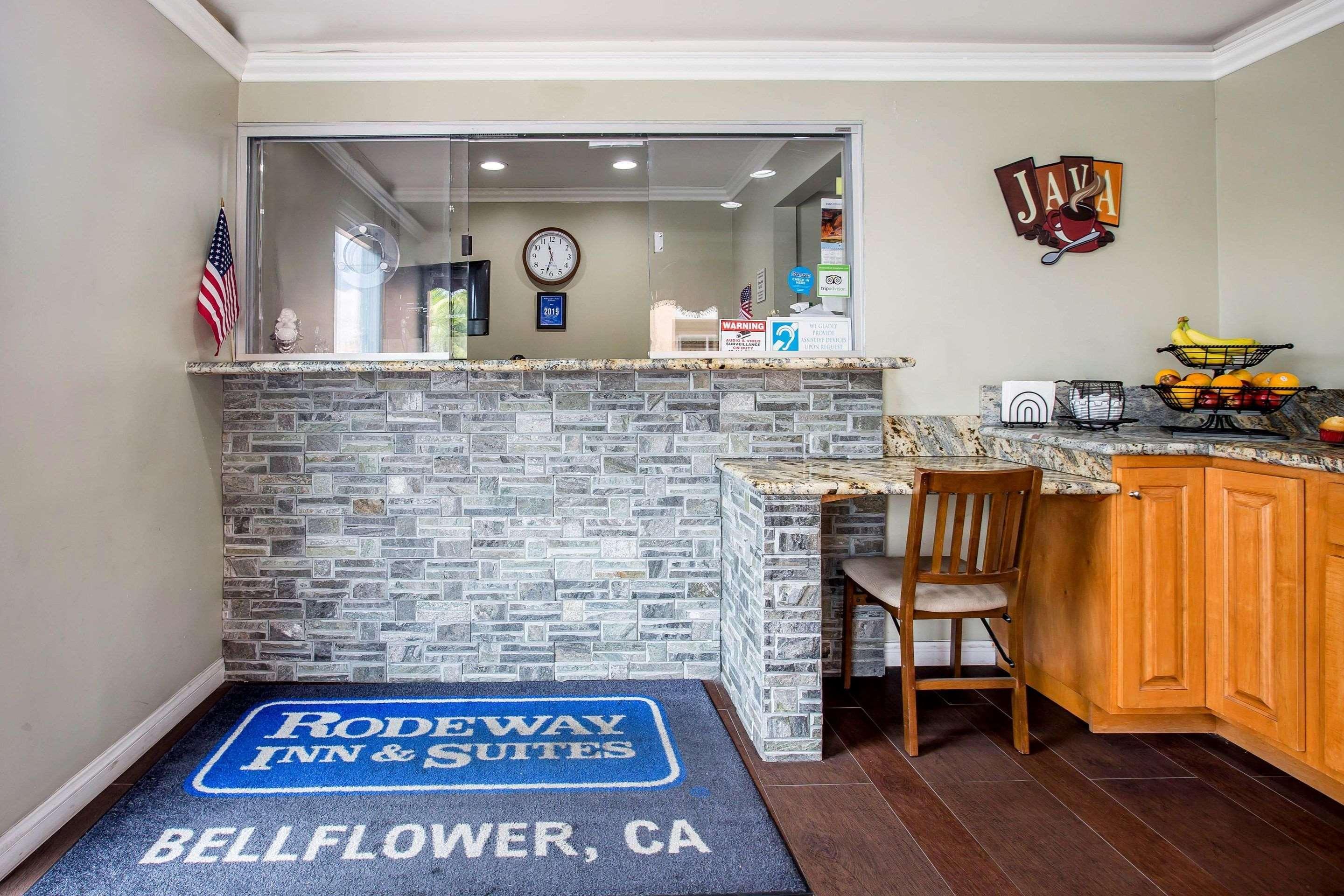 Rodeway Inn & Suites Bellflower Exteriör bild