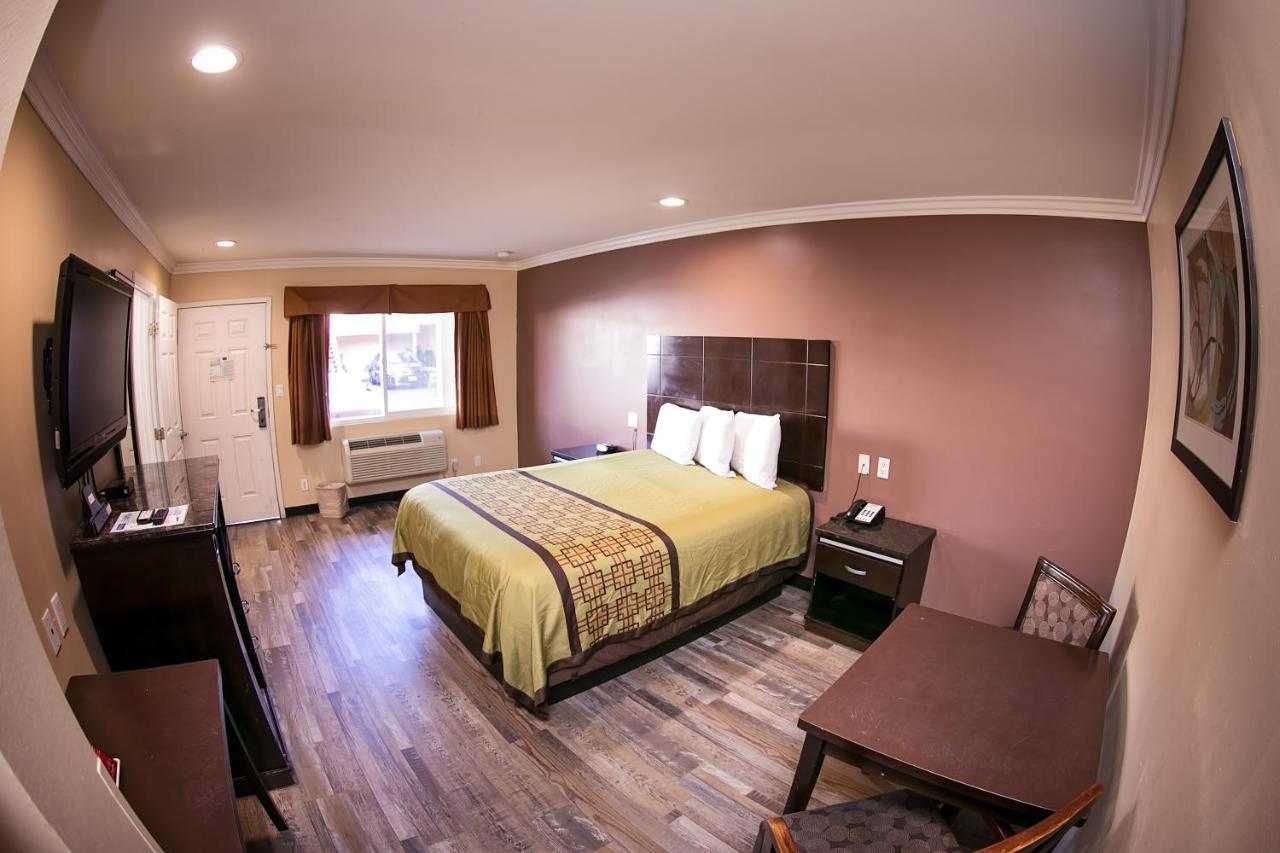 Rodeway Inn & Suites Bellflower Exteriör bild