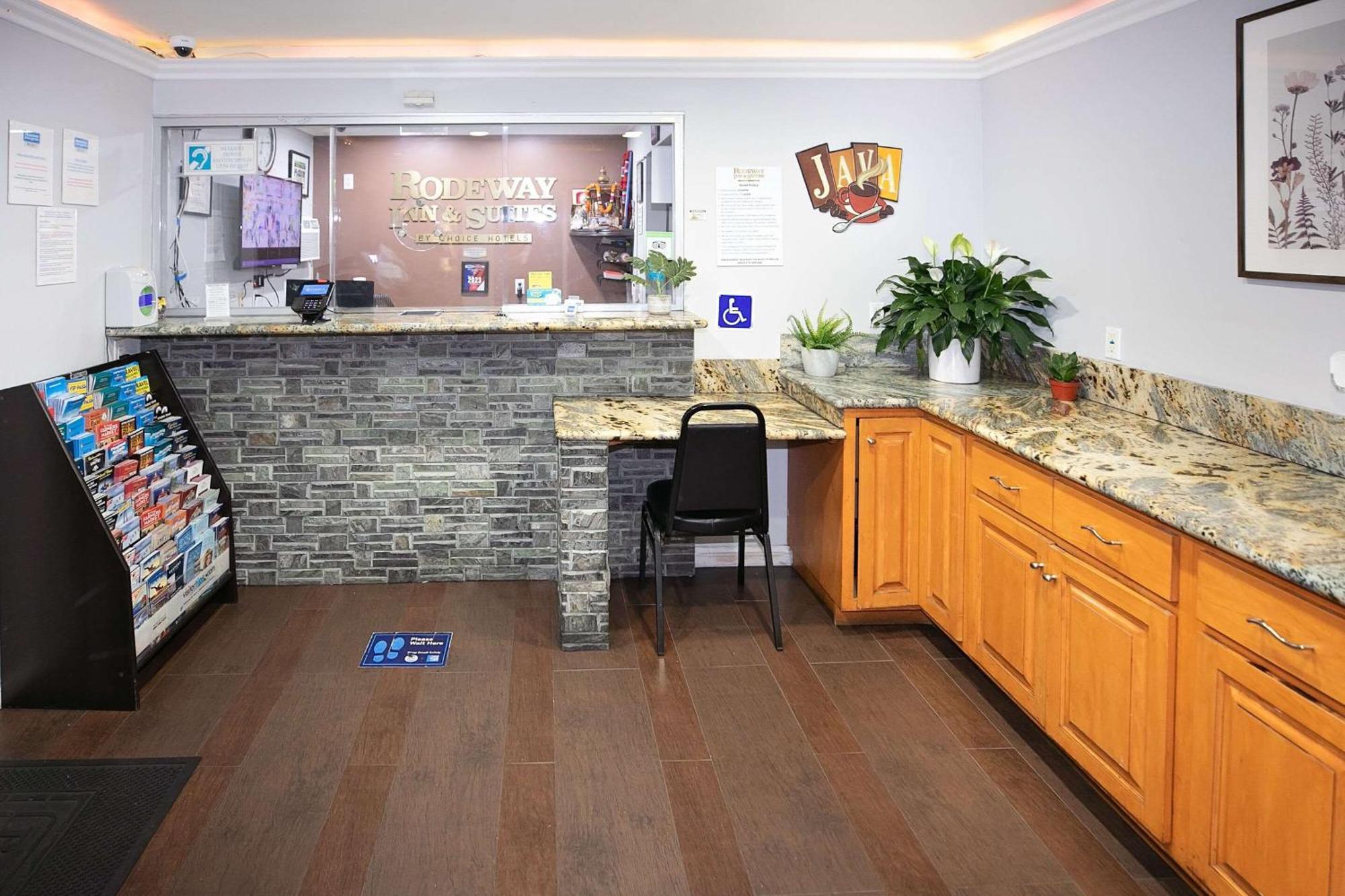 Rodeway Inn & Suites Bellflower Exteriör bild