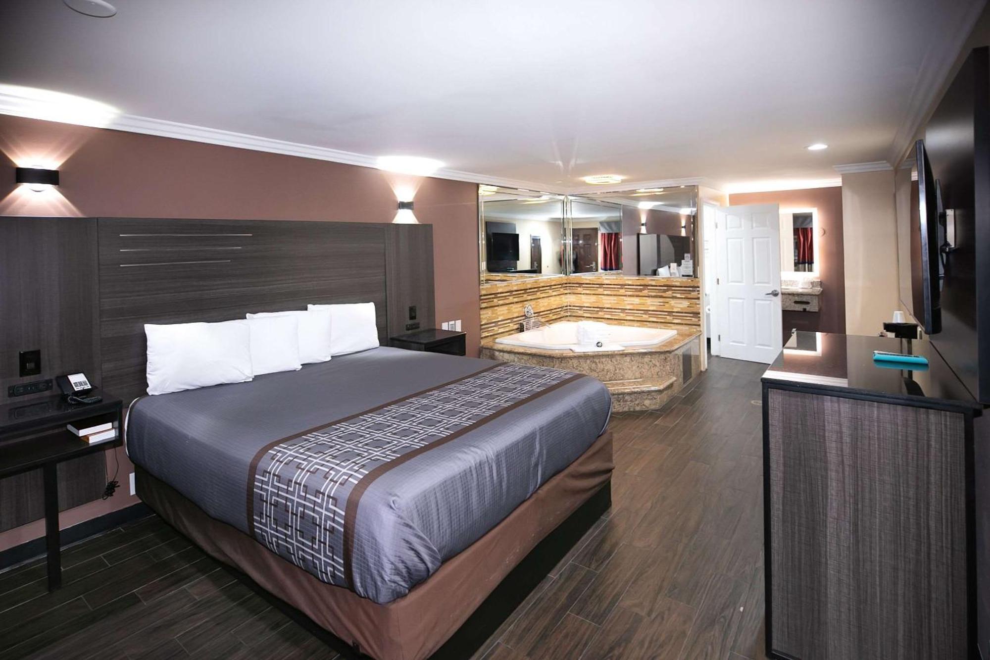 Rodeway Inn & Suites Bellflower Exteriör bild
