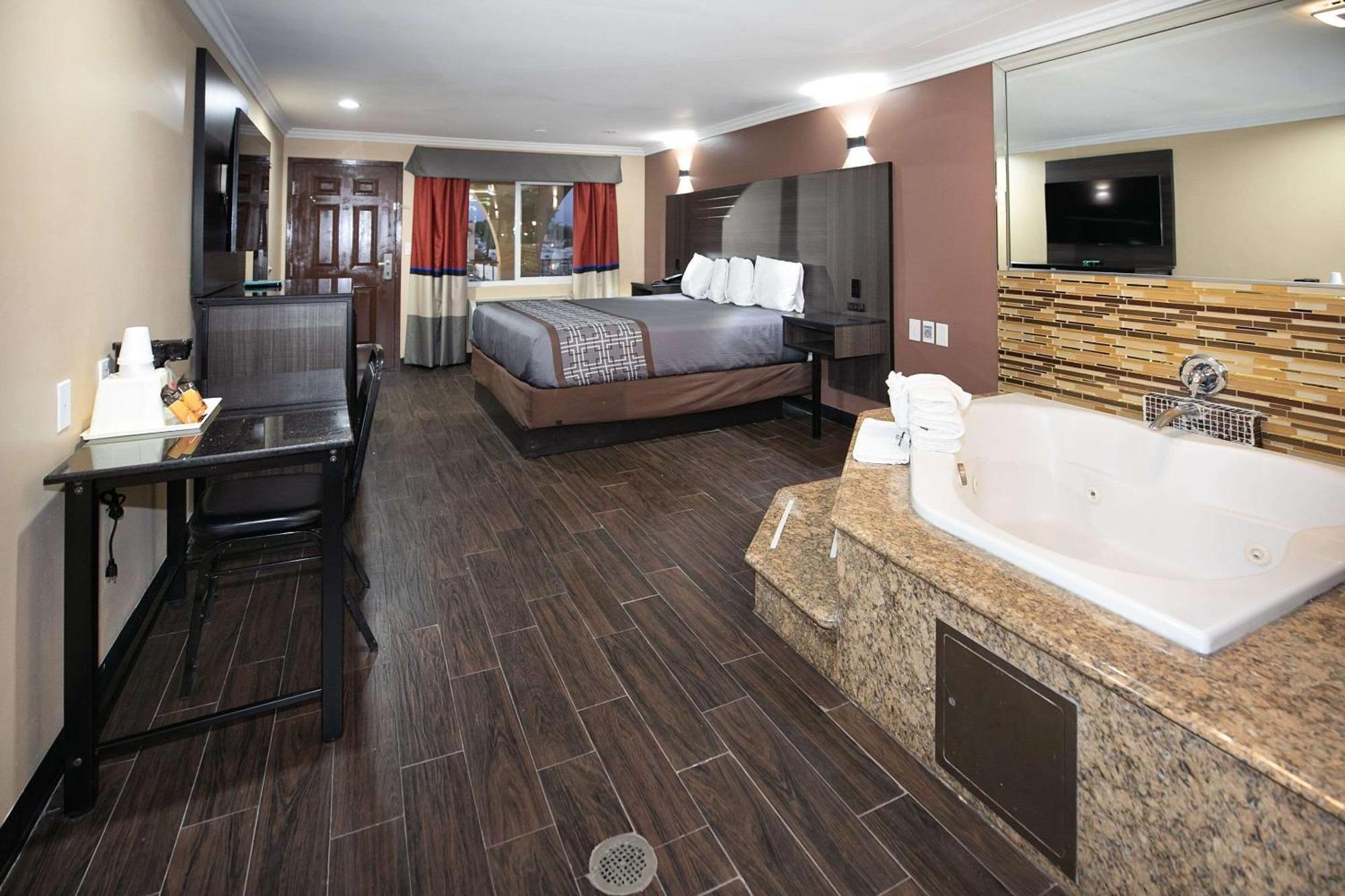 Rodeway Inn & Suites Bellflower Exteriör bild