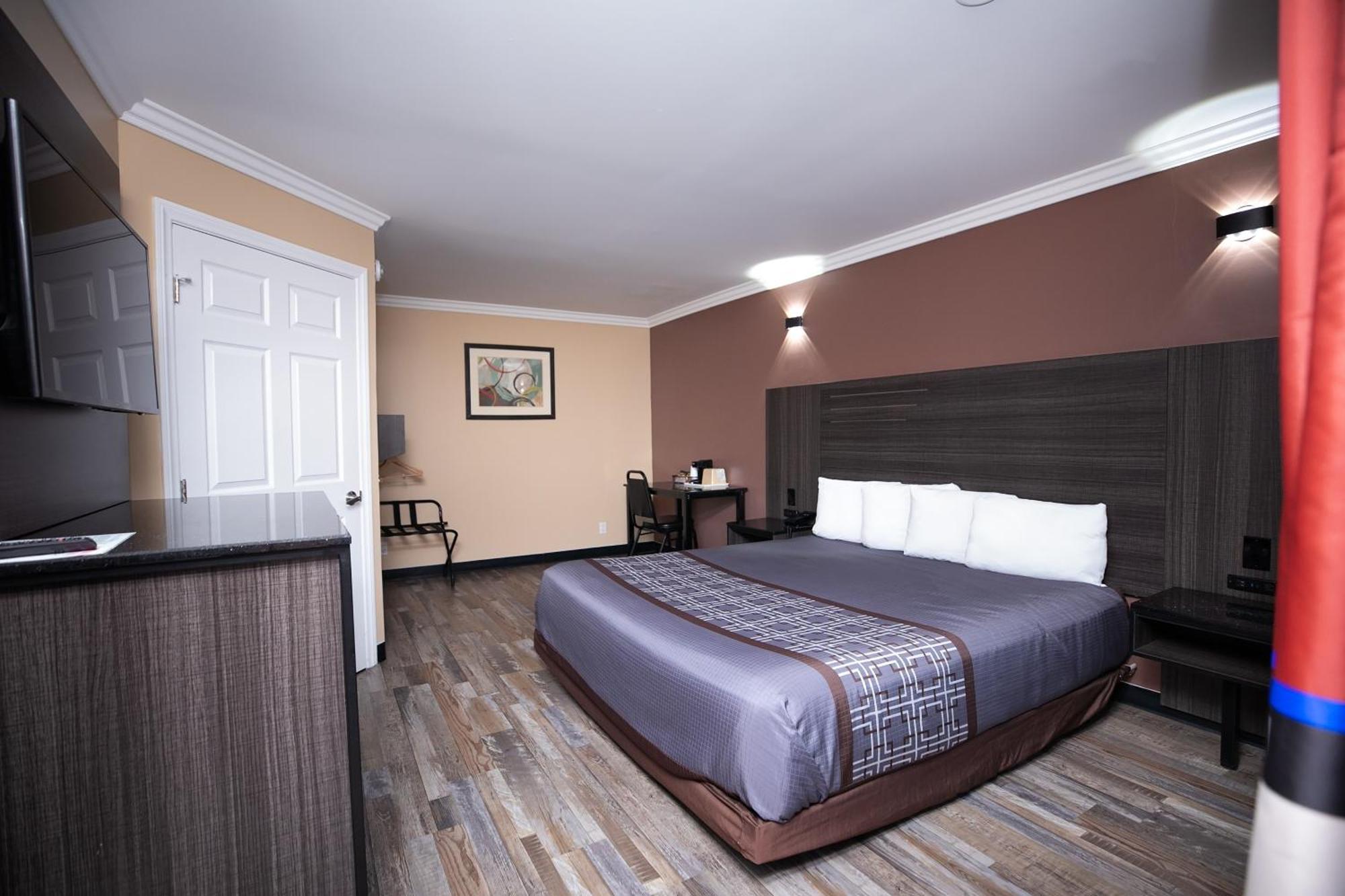 Rodeway Inn & Suites Bellflower Exteriör bild