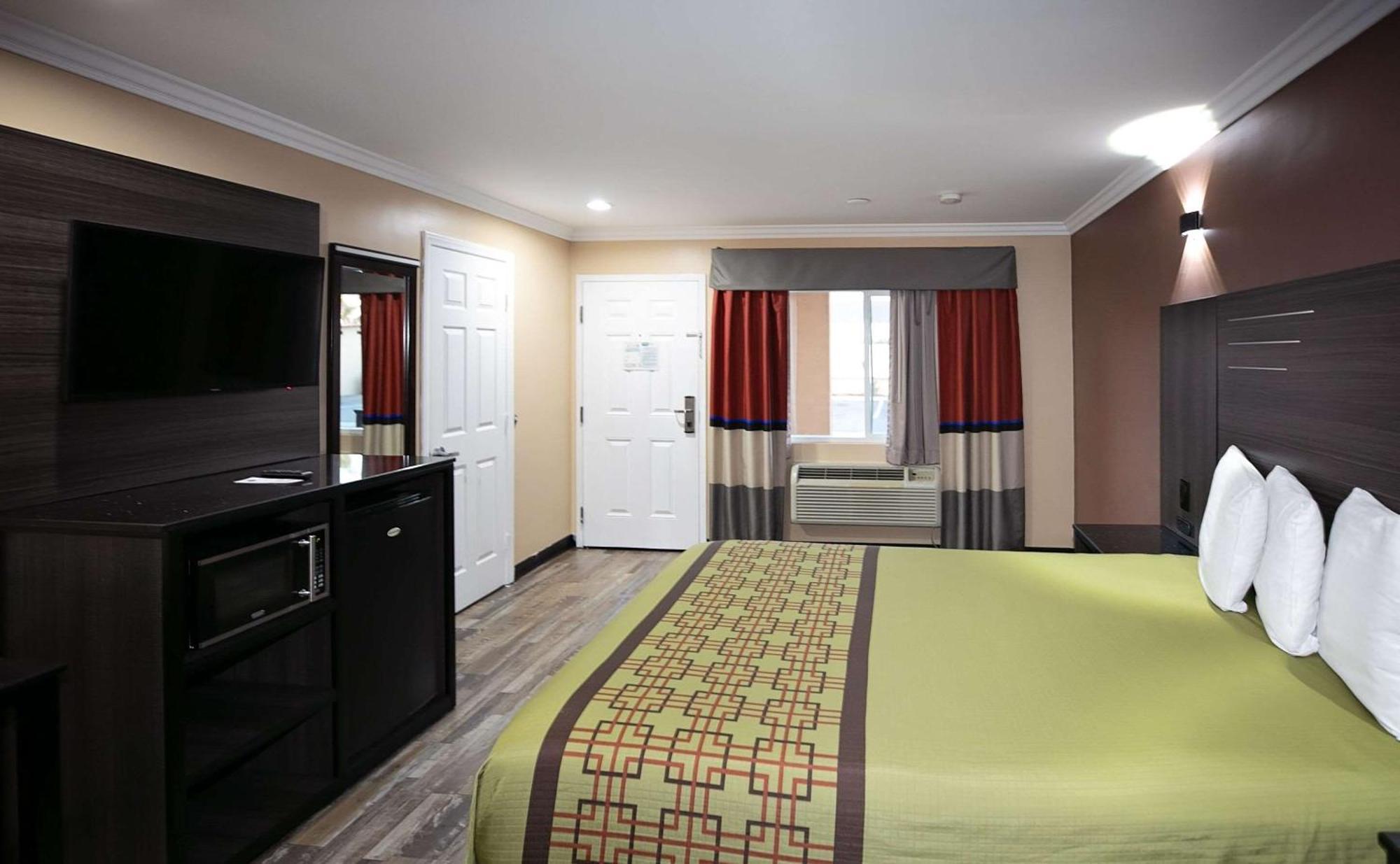 Rodeway Inn & Suites Bellflower Exteriör bild