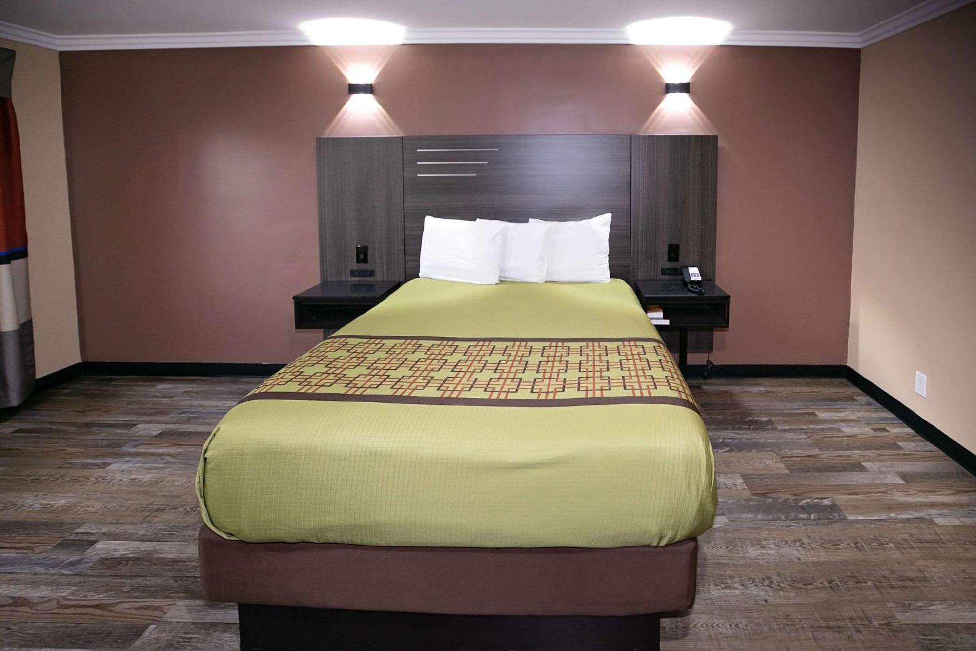 Rodeway Inn & Suites Bellflower Exteriör bild