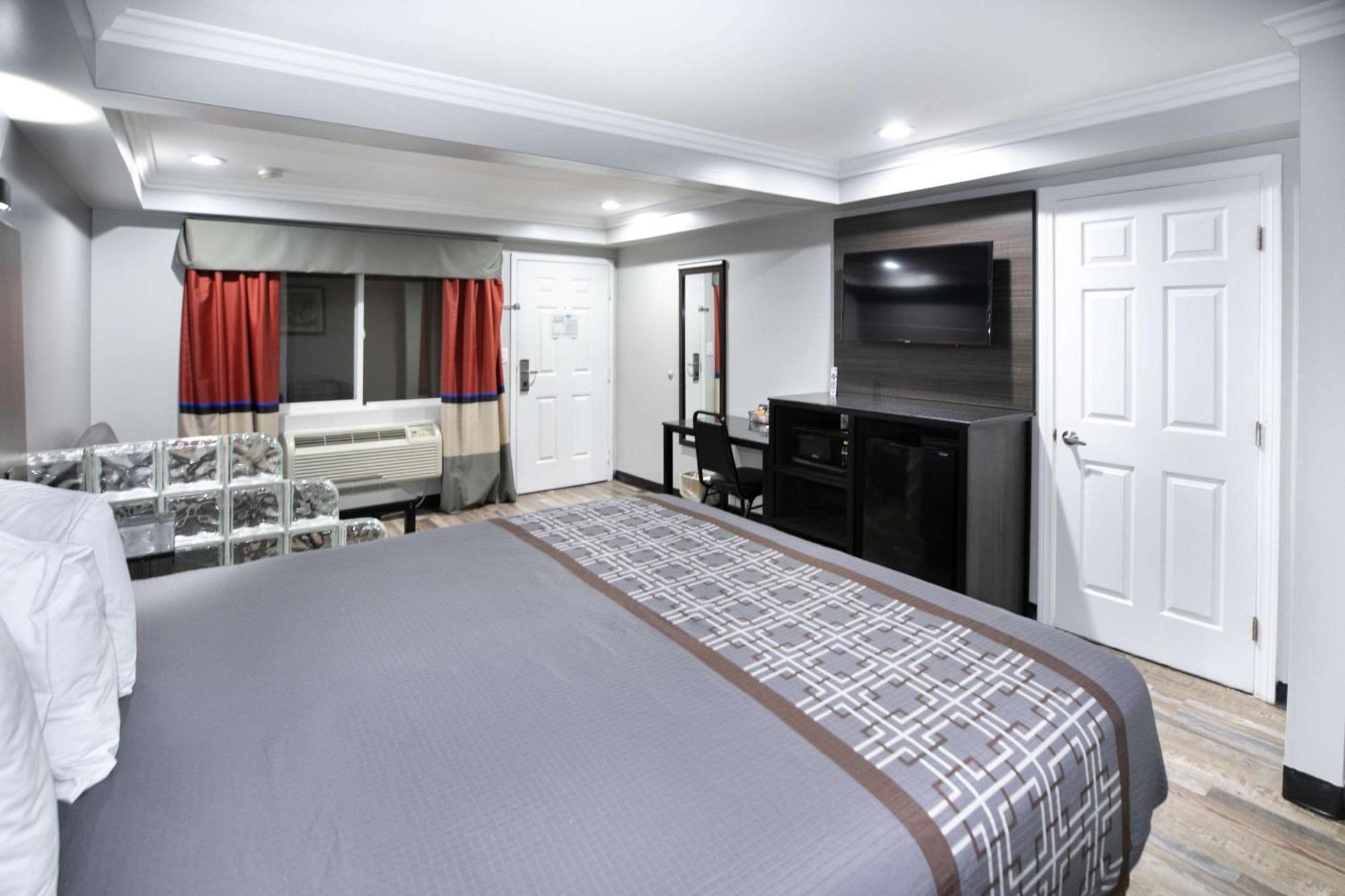 Rodeway Inn & Suites Bellflower Exteriör bild