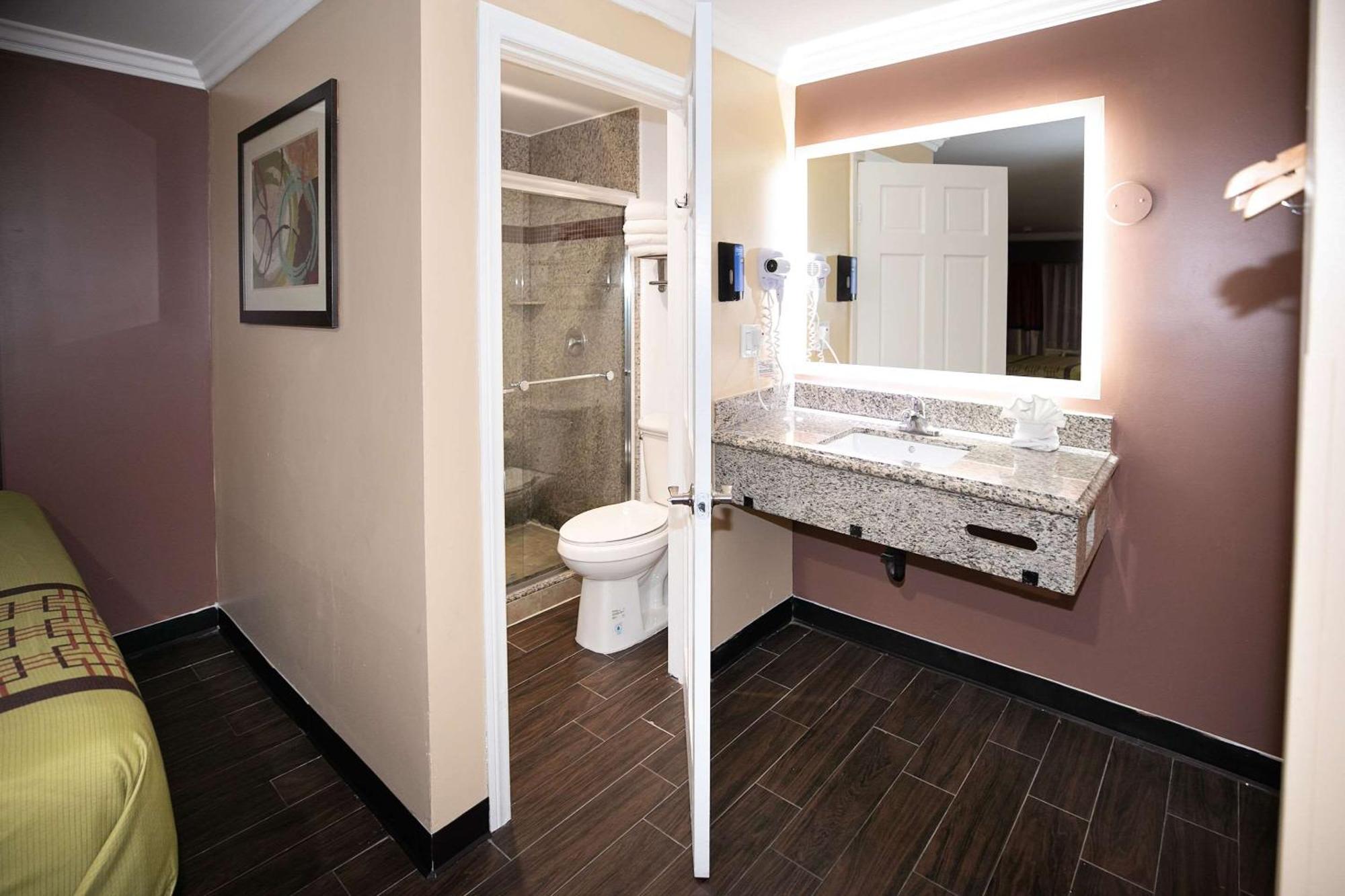 Rodeway Inn & Suites Bellflower Exteriör bild