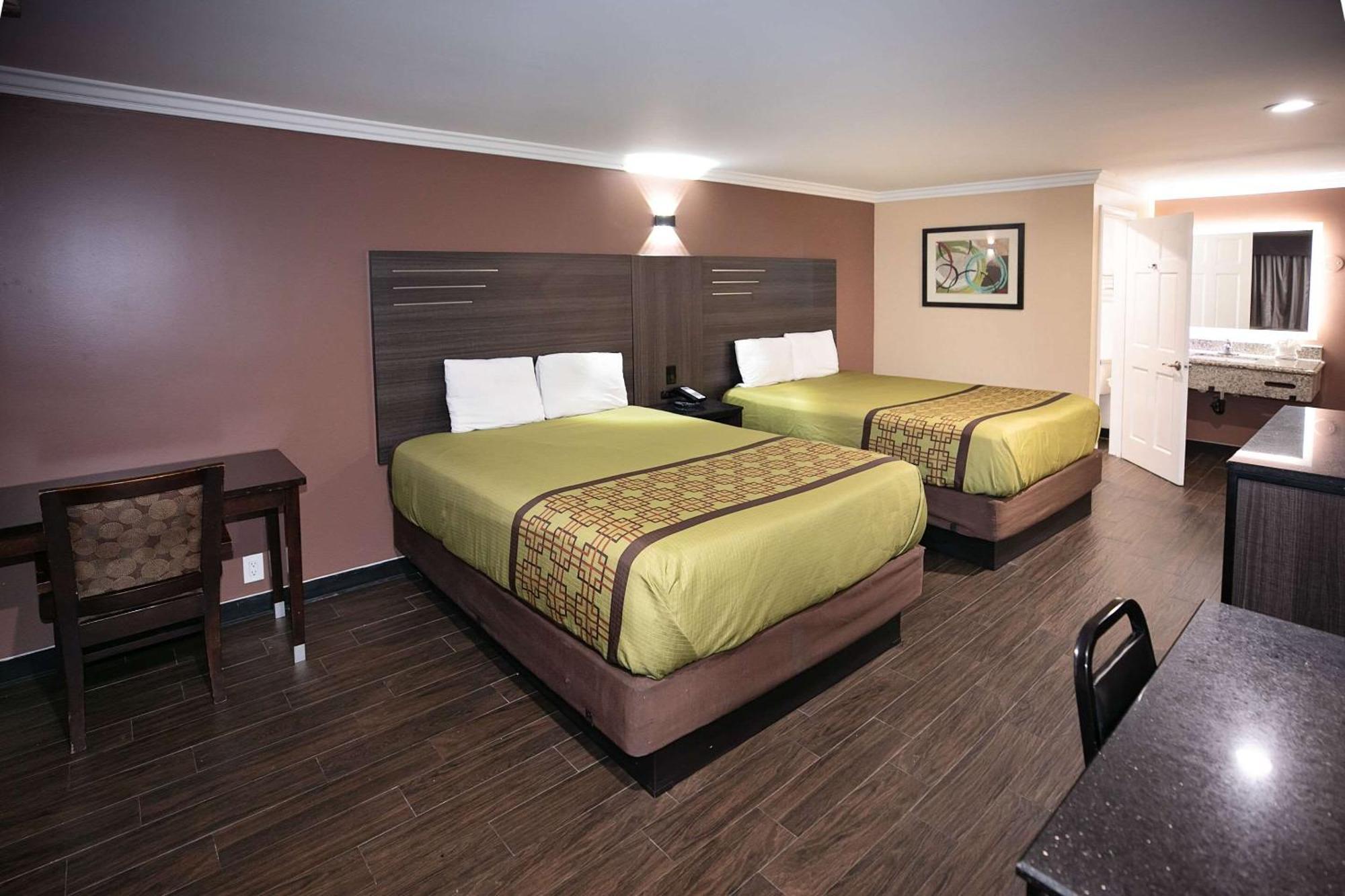 Rodeway Inn & Suites Bellflower Exteriör bild