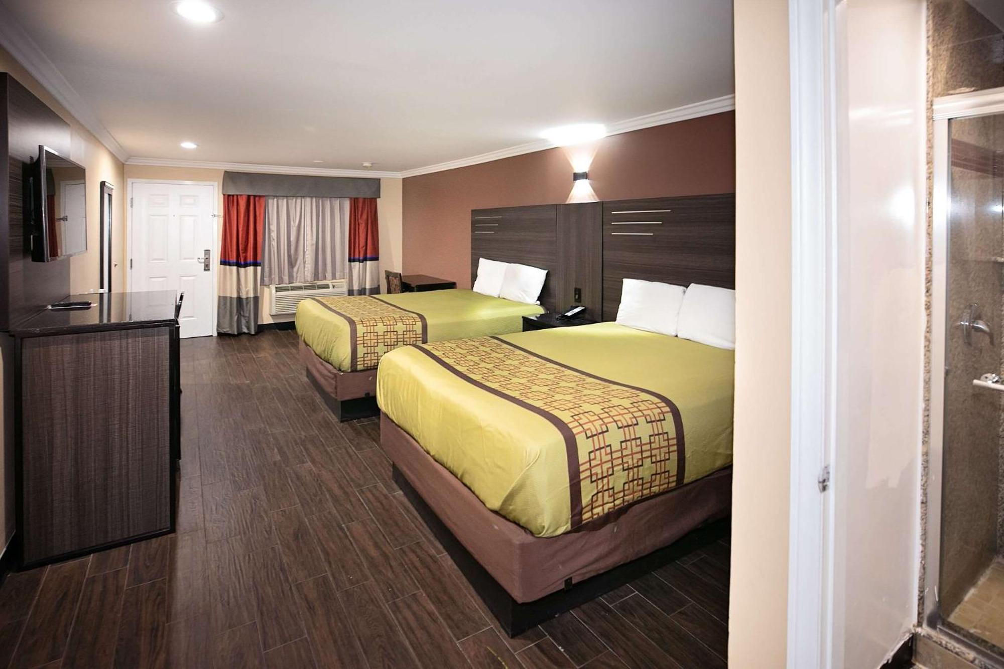 Rodeway Inn & Suites Bellflower Exteriör bild