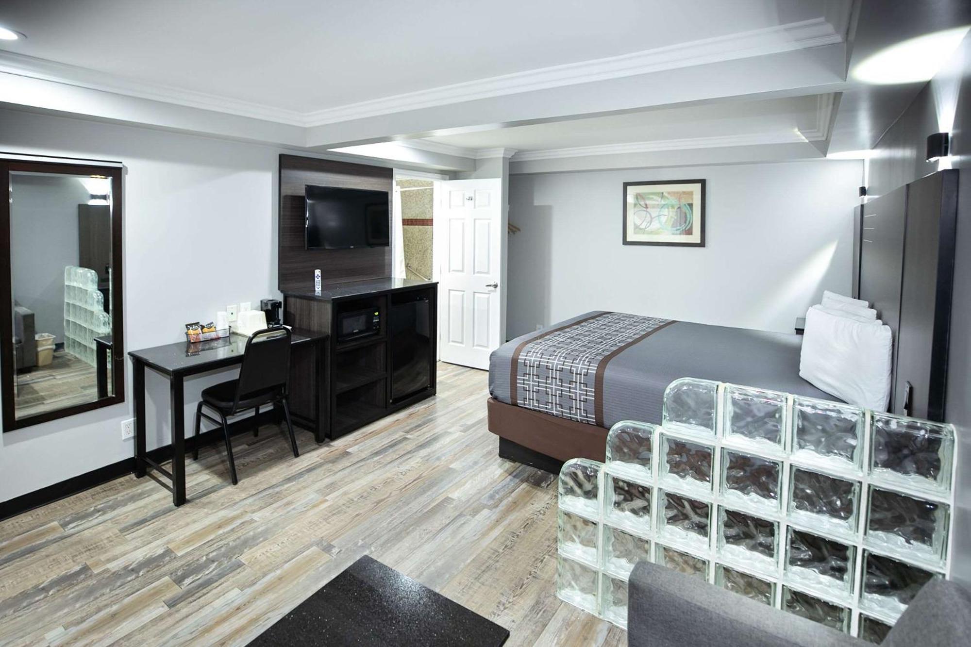 Rodeway Inn & Suites Bellflower Exteriör bild