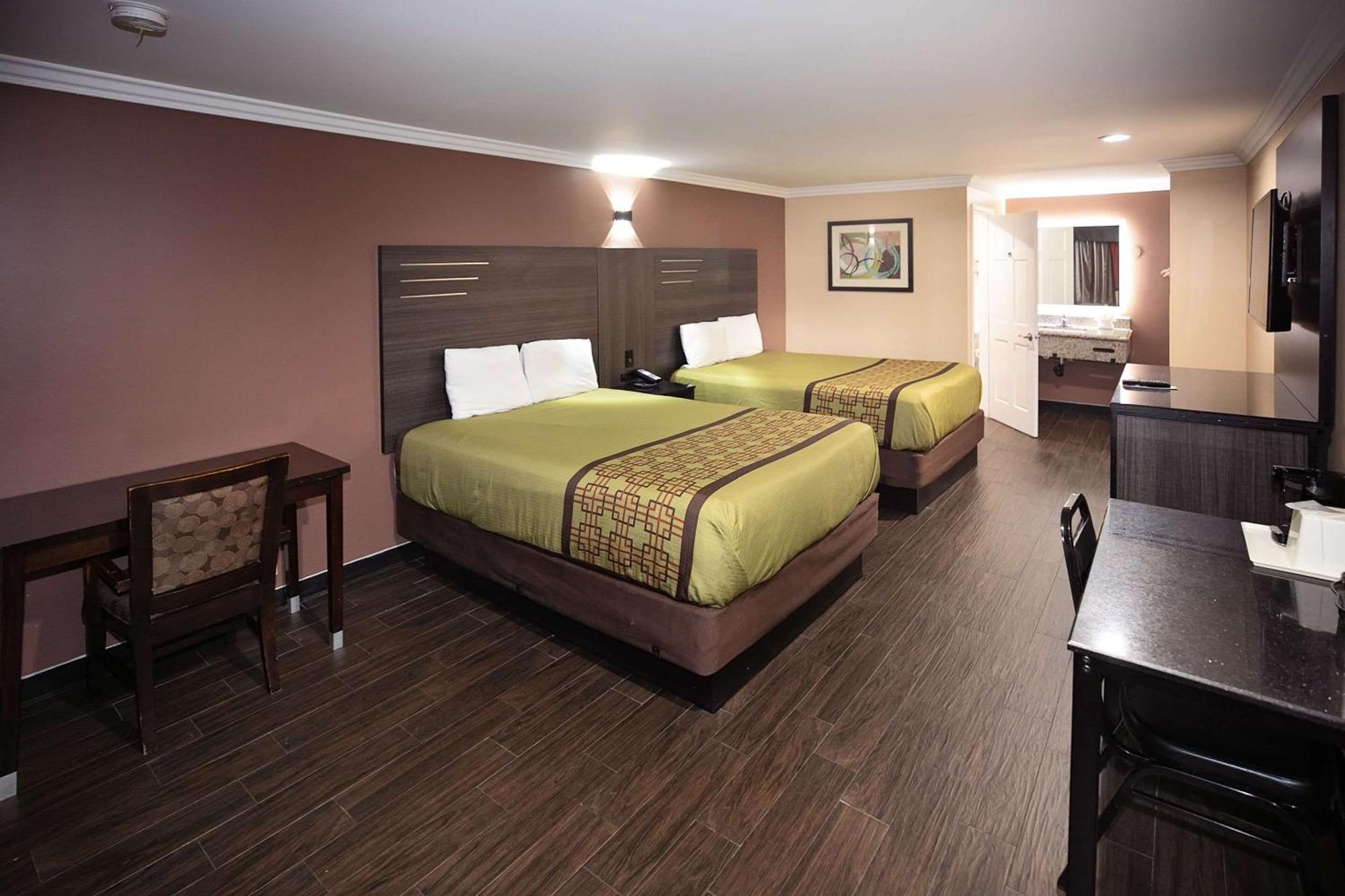 Rodeway Inn & Suites Bellflower Exteriör bild