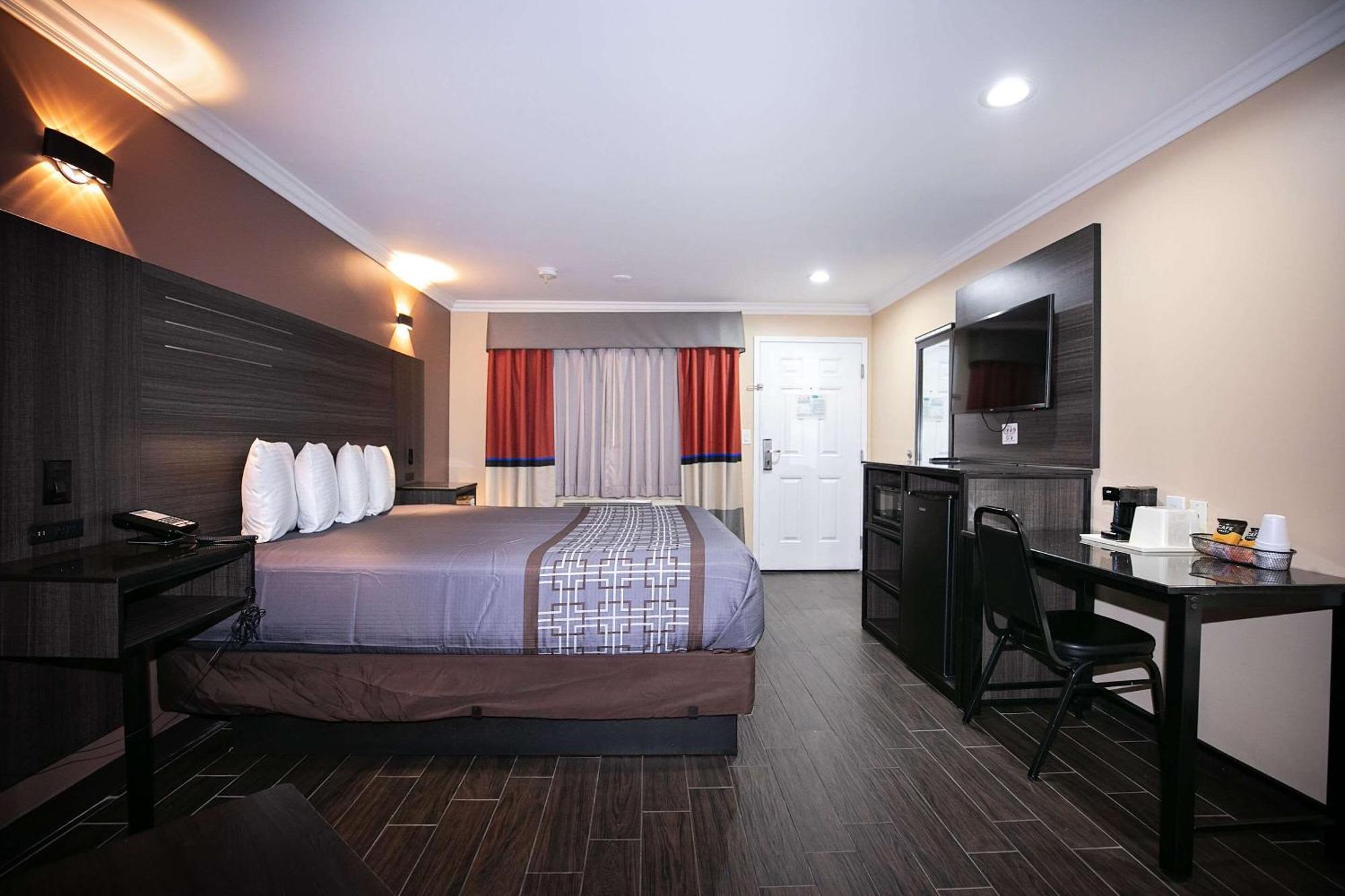 Rodeway Inn & Suites Bellflower Exteriör bild