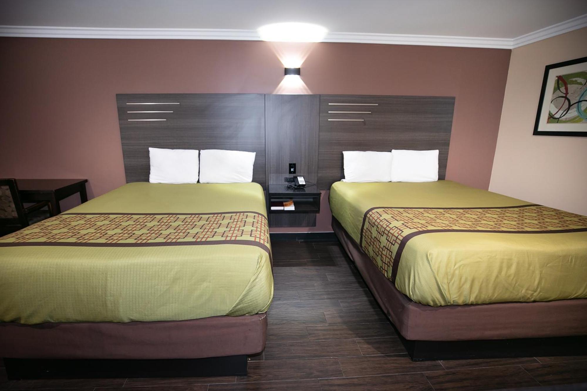 Rodeway Inn & Suites Bellflower Exteriör bild