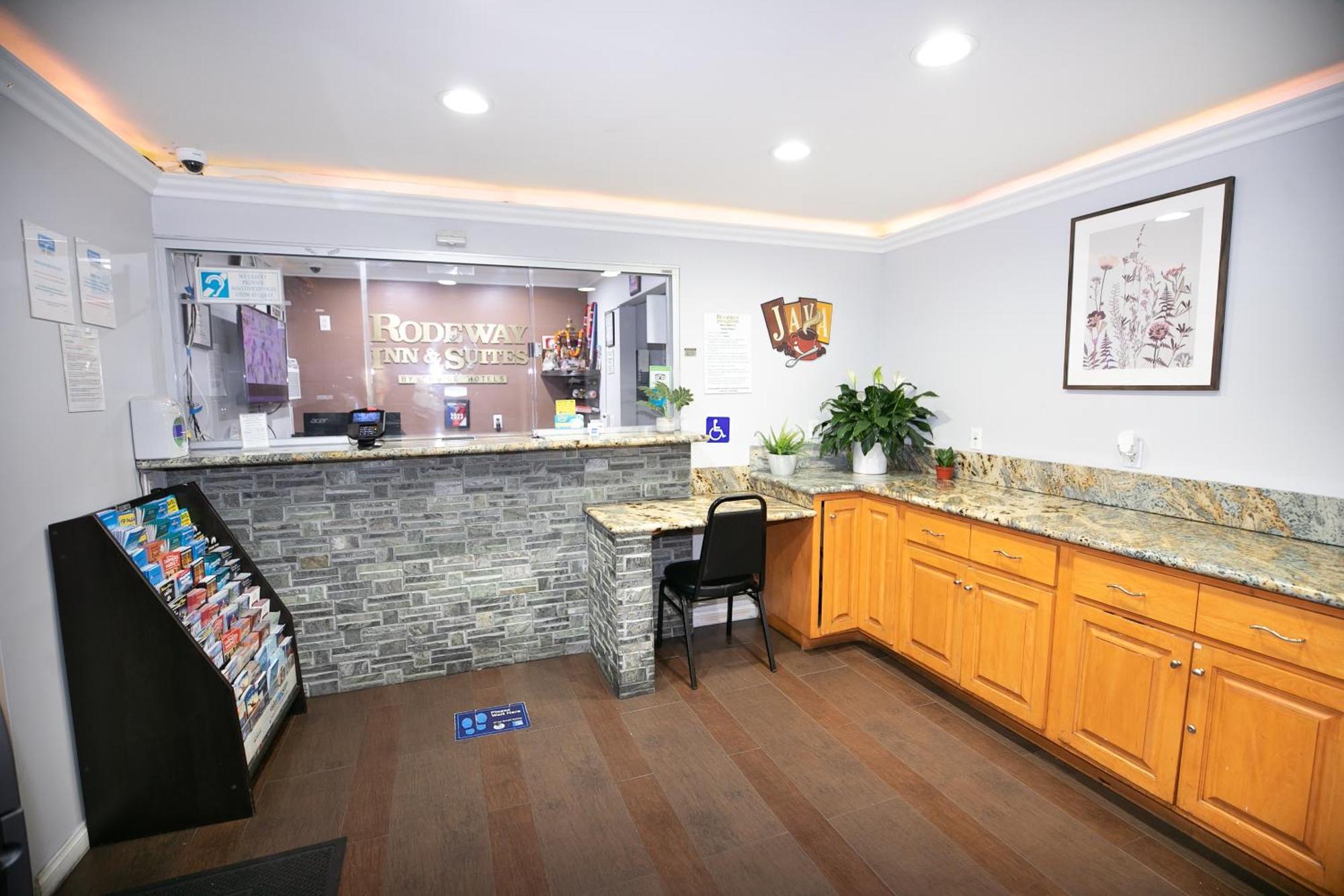 Rodeway Inn & Suites Bellflower Exteriör bild