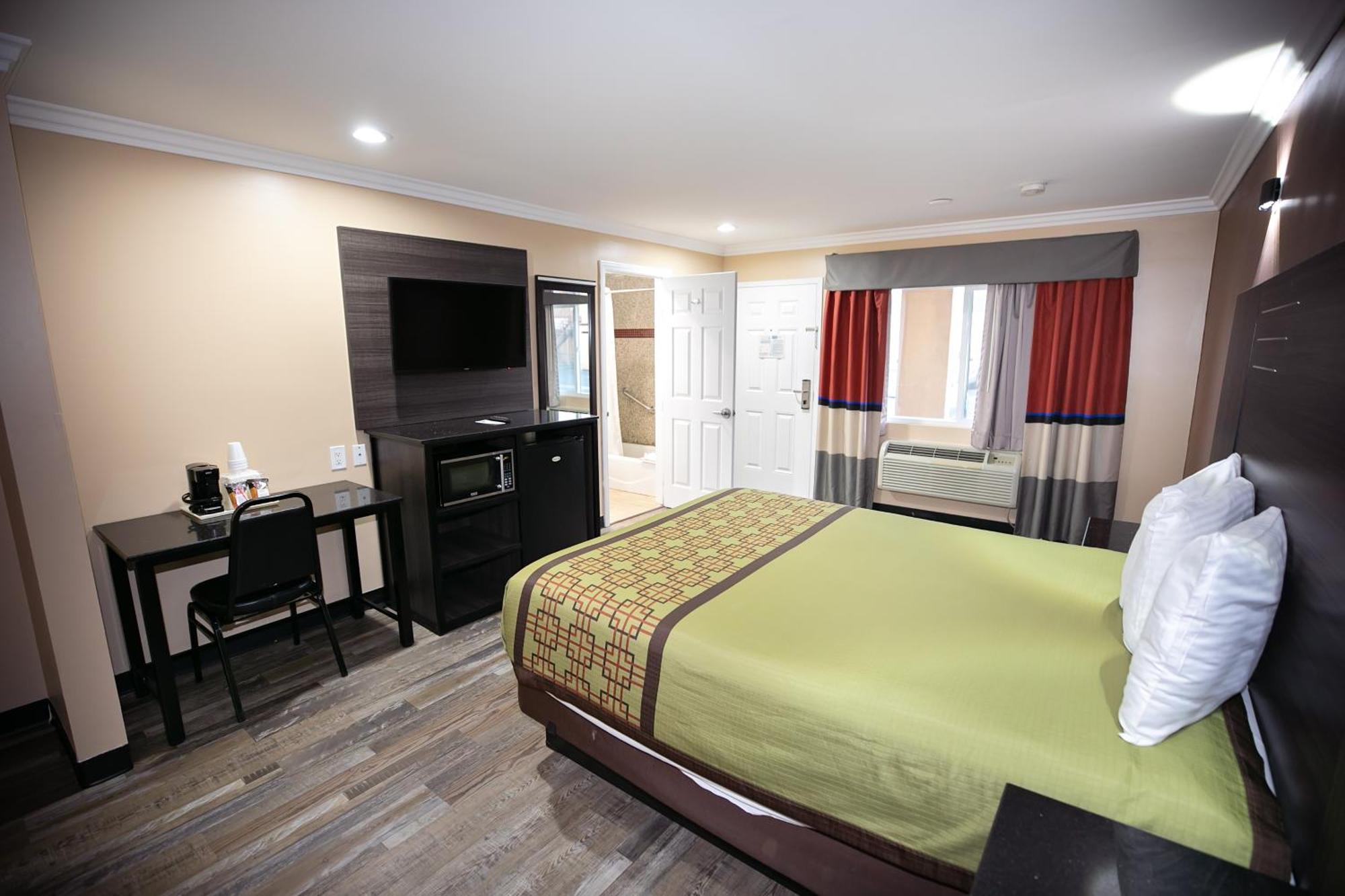 Rodeway Inn & Suites Bellflower Exteriör bild