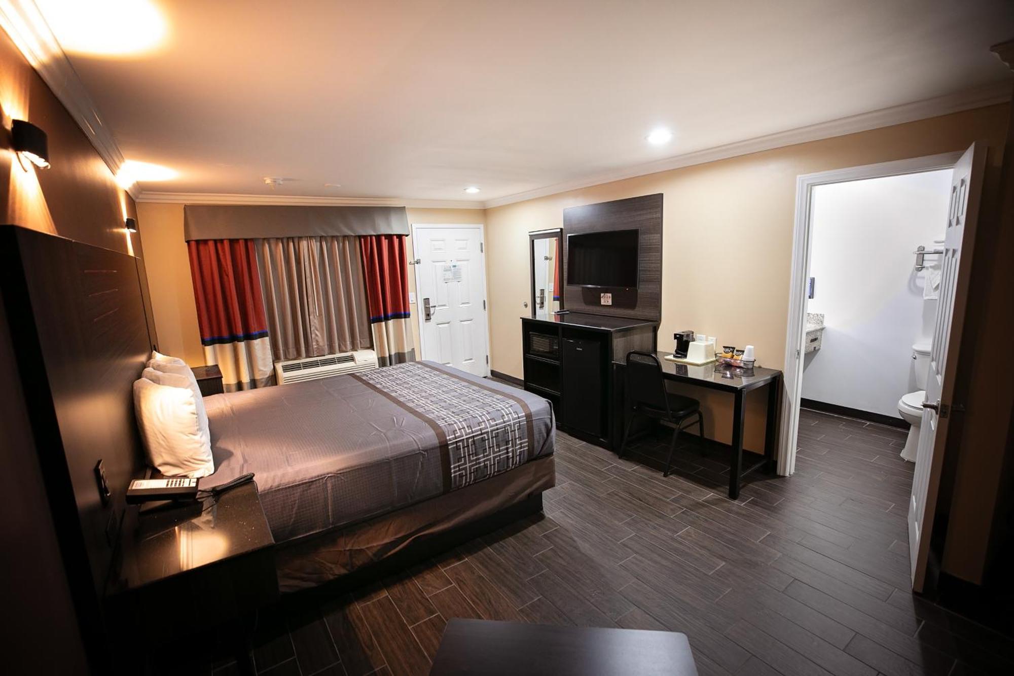 Rodeway Inn & Suites Bellflower Exteriör bild