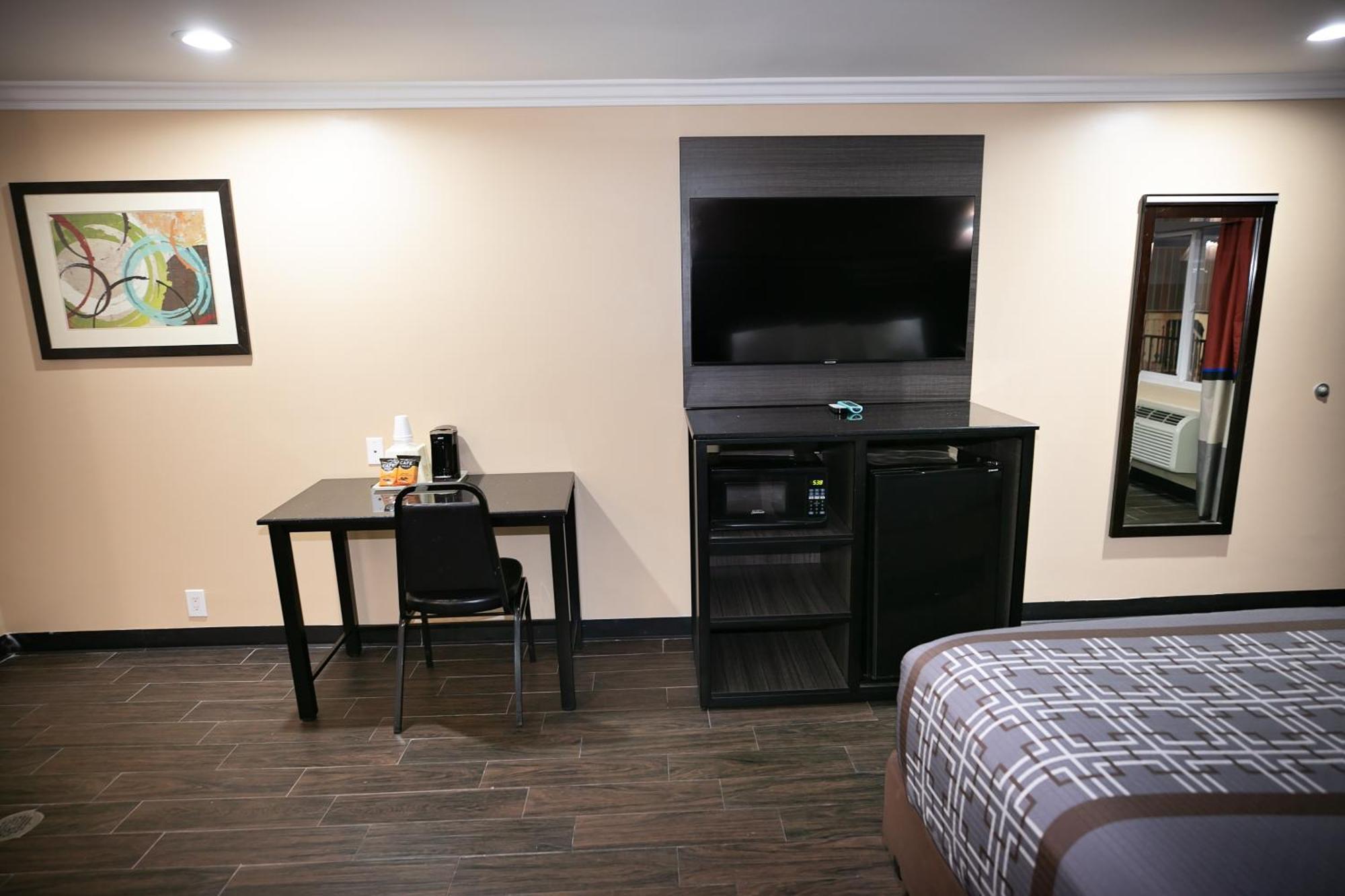 Rodeway Inn & Suites Bellflower Exteriör bild