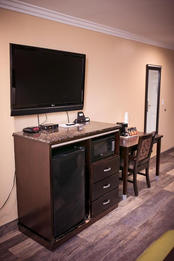 Rodeway Inn & Suites Bellflower Exteriör bild